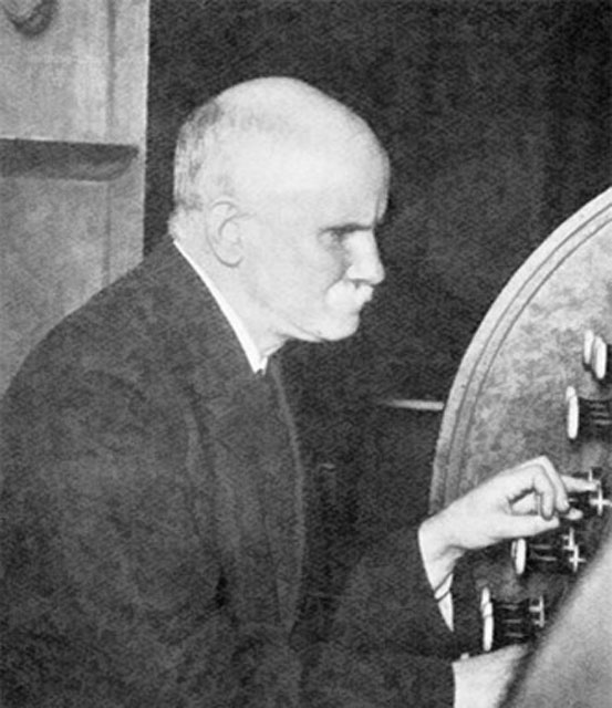 photo of william wolstenholme.jpg