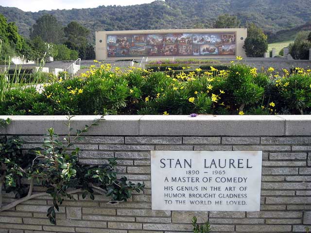 stan laurel grave.jpg