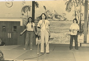 018 singing 018 jp.jpg