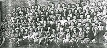 29 Mill workers from Roe Lee Mill on.jpg