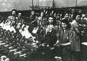 30 workers at Hatton Lee Mill on.jpg