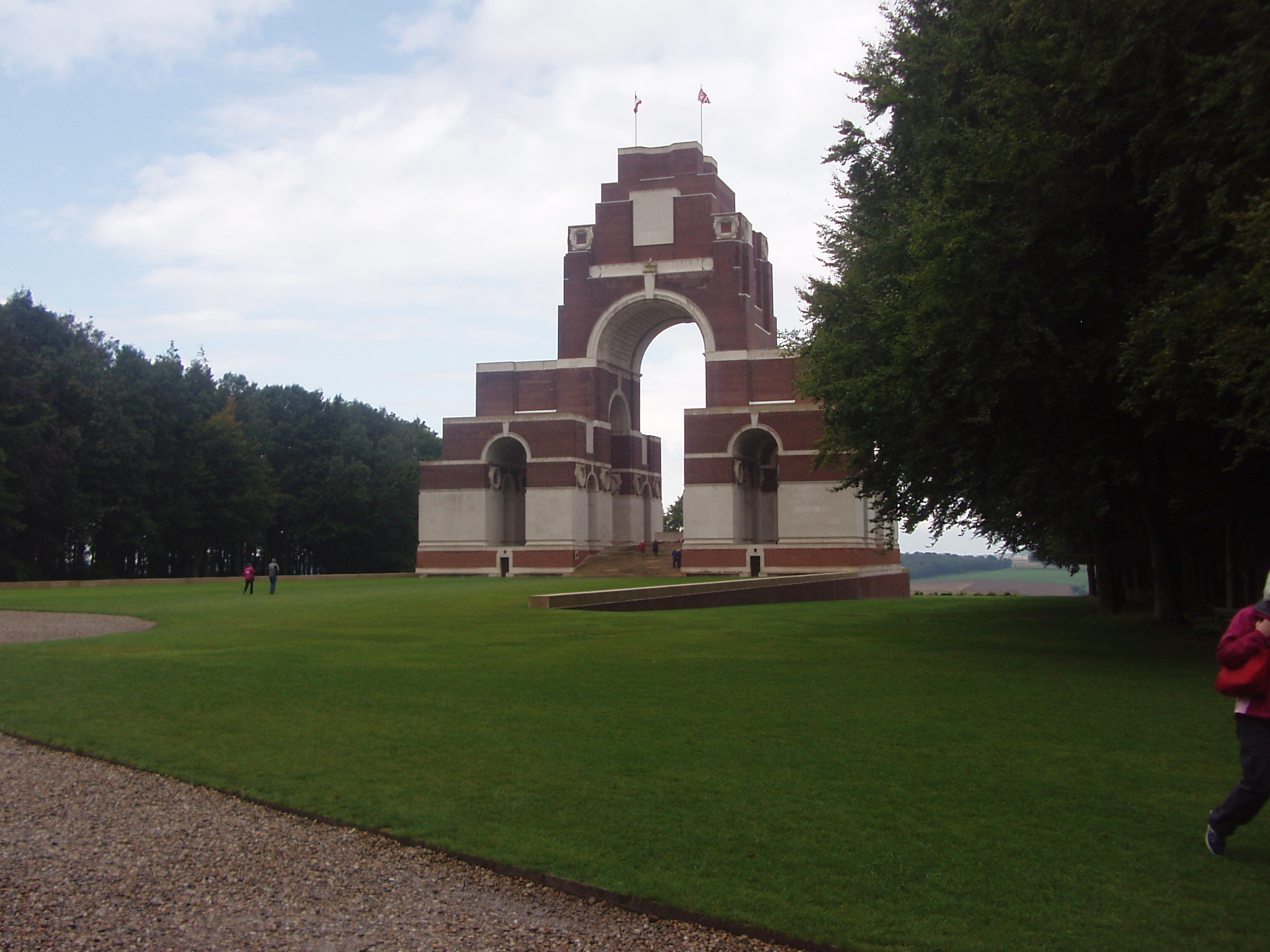 Thiepval memorial.jpg