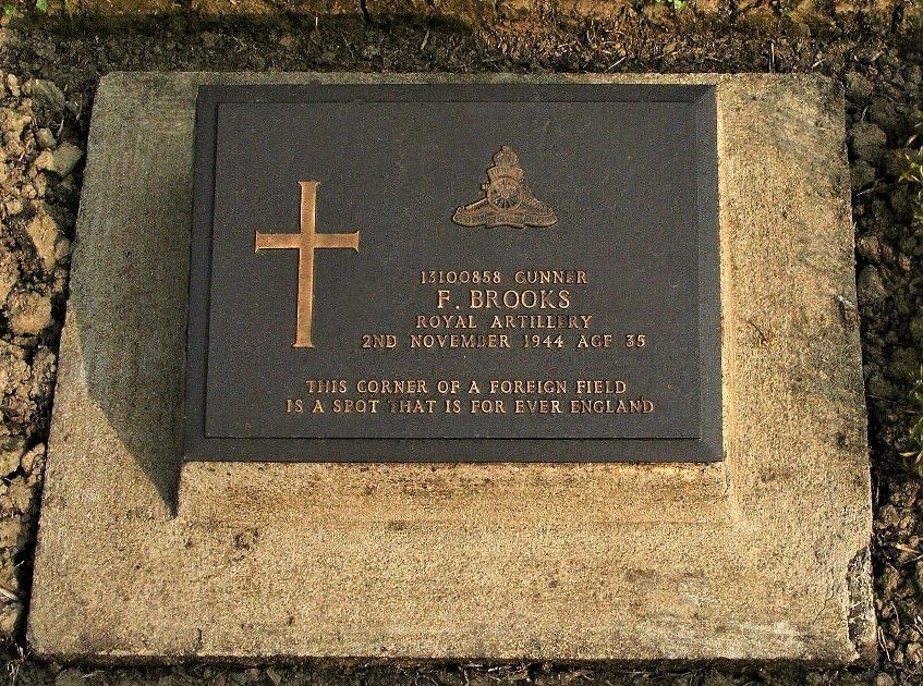 F Brooks Grave Stone Imphal War Cemetery.jpg