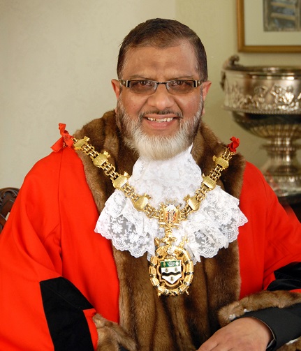 Mayor official Salim Mulla 2013 14 640 cropped.jpg