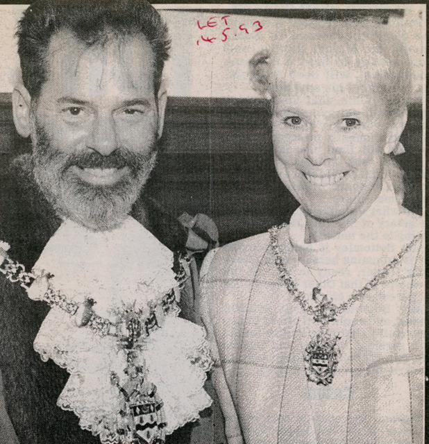 Paul and Ruth Brown Mayor 1993-1994.jpg