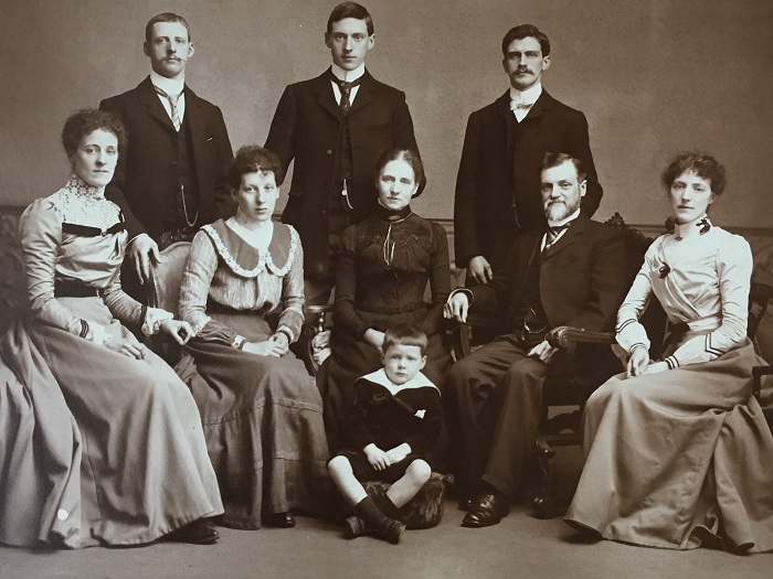 640 1901-2 - Walsh family.jpg