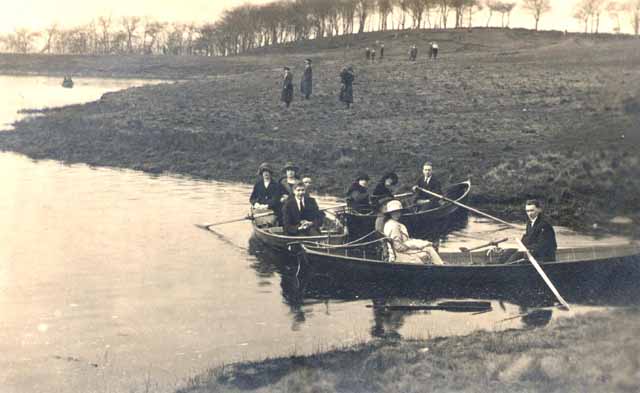 Boaters on Jack's Key Lodge Darwen.jpg