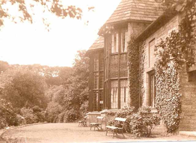 Kiosk Path Sunnyhurst Wood Darwen circa 1920.jpg