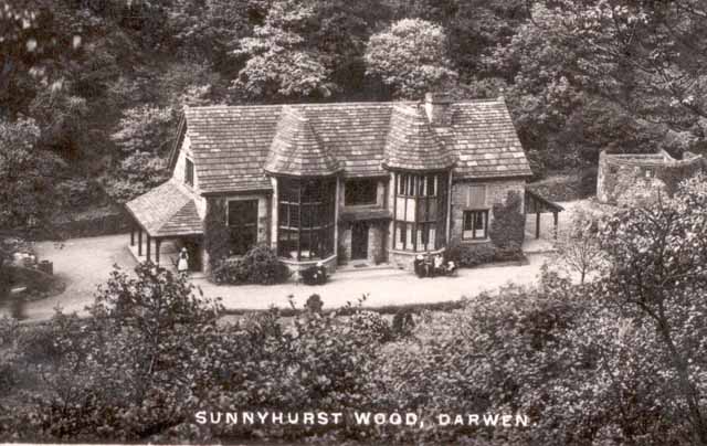 Kiosk Sunnyhurst Wood Darwen circa 1920.jpg