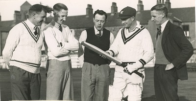 1939 New Pro examining Bat 006.jpg
