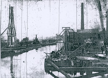 26 Bridge being built over canal Whitebirk 014.jpg