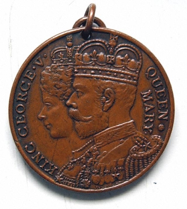 Medallooking_back.jpg